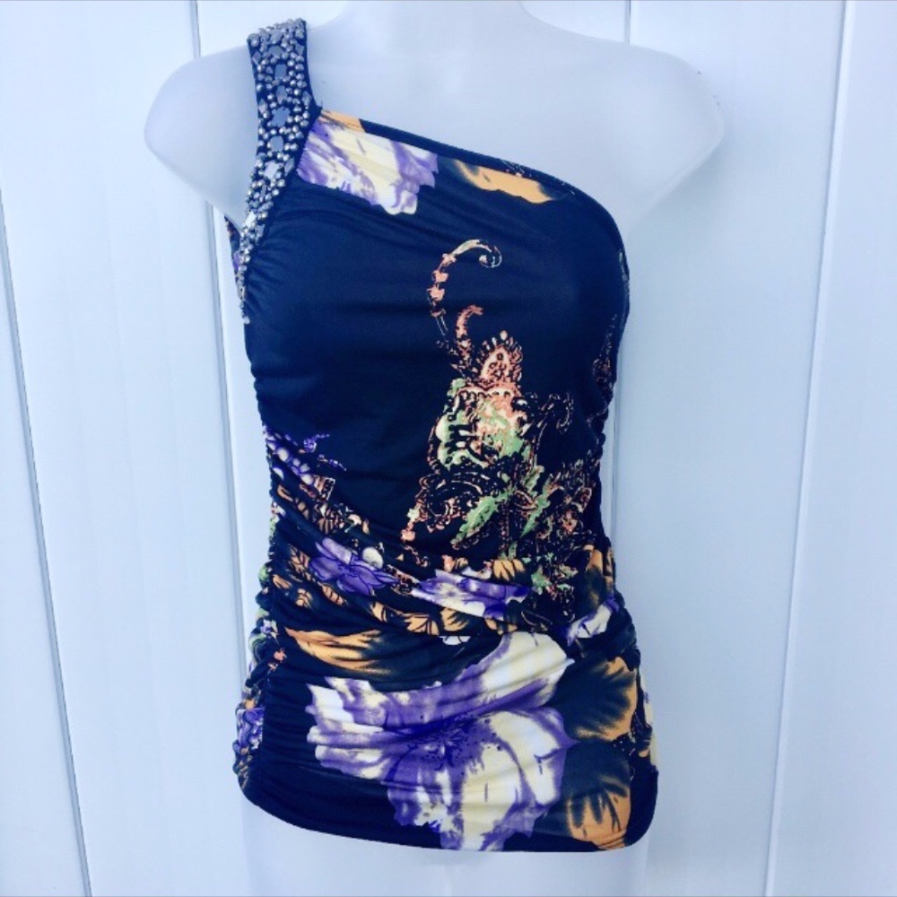 Asymmetrical Studded Shoulder Tank Sz M